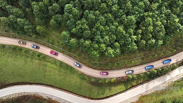 2.4T长城炮第10000台交车西南驾控体验营燃擎启动