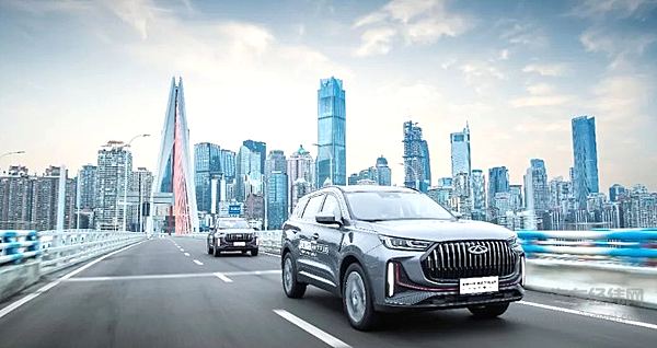 全新一代瑞虎7PLUS冠军版城市路跑