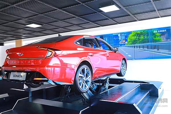 苏州、武汉“现代嘉年华”第七代伊兰特以赛道之名 捍卫青春正激情