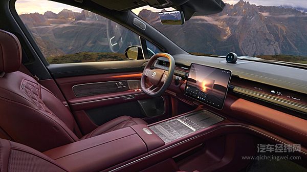 问界M8有华为加持 蔚来ES8能否挑战？