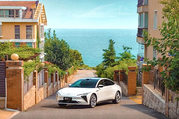 “7”系对决 40多万预算 选智己L7还是蔚来ET7？