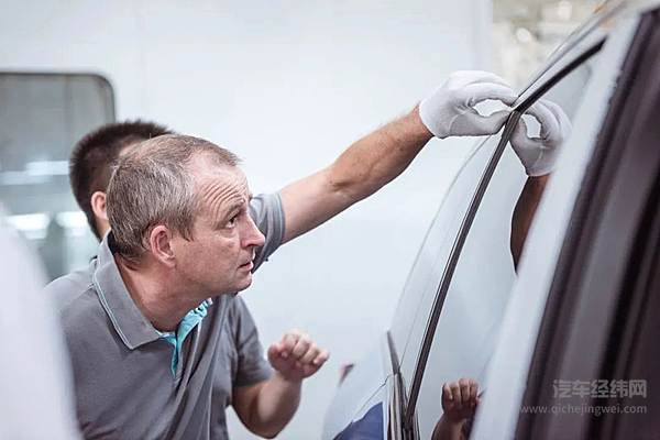 蔚来纯电车 即使面对暴雨 依然从容不迫