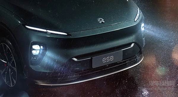 蔚来纯电车 即使面对暴雨 依然从容不迫