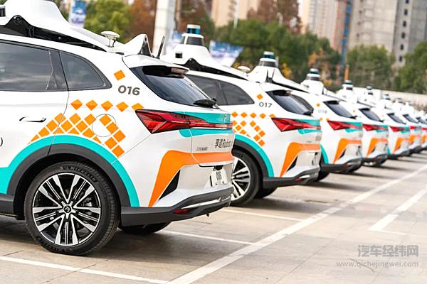 规模与成本 自动驾驶出租车的平衡术