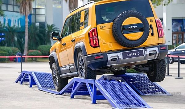 越野地形道具上的方程豹豹5