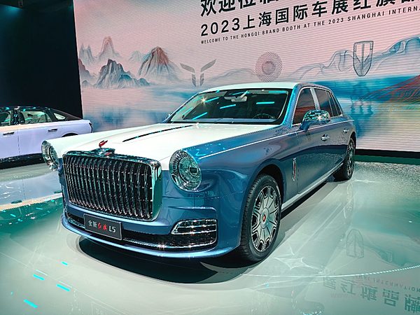 红旗品牌强势登陆上海车展 新能源时代能否成功转型？