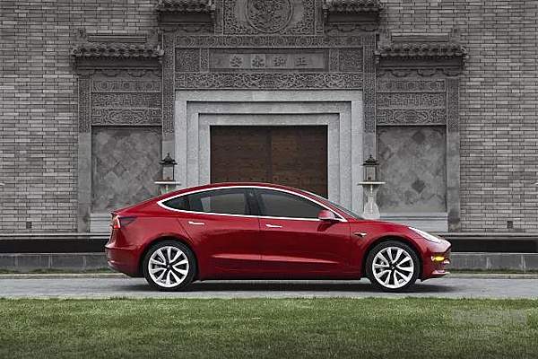 最新售价29.905万 国产特斯拉Model3真香！