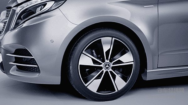 宁虚怀若谷 新一代梅赛德斯-奔驰V级MPV × 李宗盛主题微电影发布