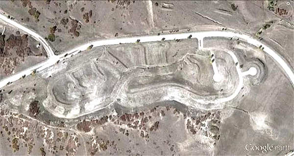 好莱坞为他拍电影，法拉利视他为劲敌。他就是卡罗尔·谢尔比