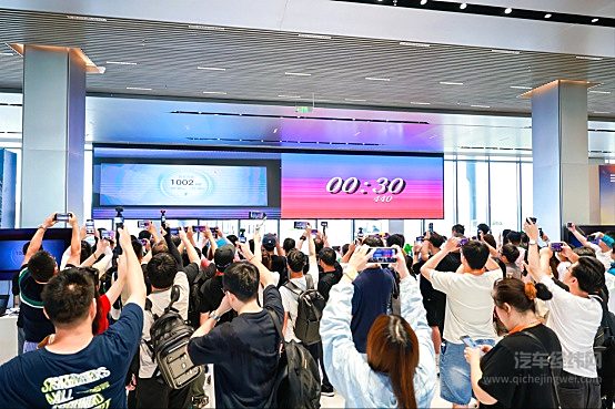 比亚迪汉L赛道体验日：百万车主交付，开启新能源超跑新纪元