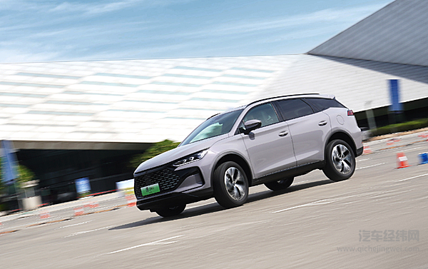 同为中型SUV 比亚迪唐与深蓝S07谁表现更好？