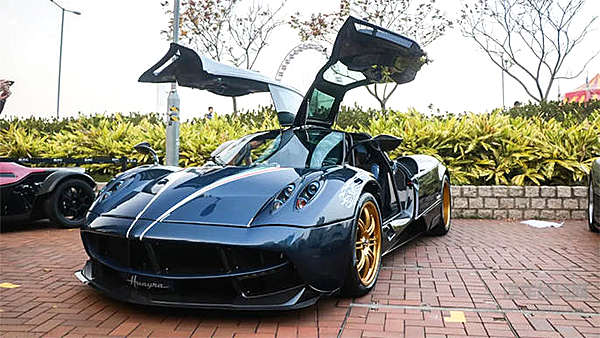 帕加尼限量龙版Huayra Dinastia惊艳亮相 恭贺香港汽车会100周年庆