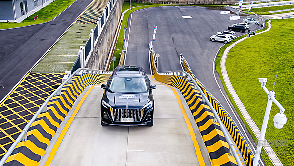 红旗HS3摘得CCPC汽车性能挑战榜爬坡性能挑战第一名！