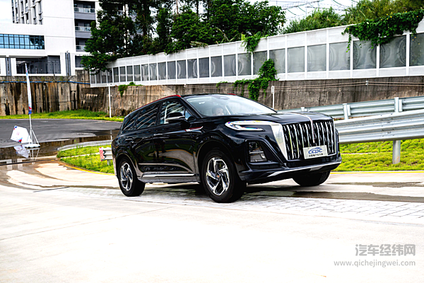 红旗HS3摘得CCPC汽车性能挑战榜爬坡性能挑战第一名！