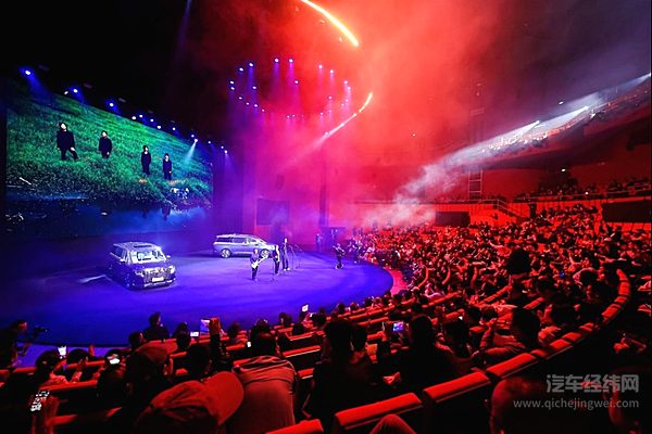 水木年华现身瑞风用户之夜，两大“常青树”跨界携手演绎时代经典