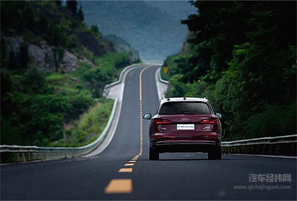 奥迪Q5L开进贵州崖壁 现在的发布会都不走寻常路！