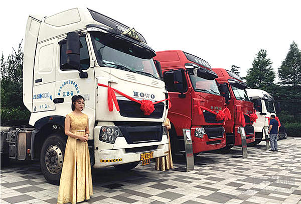 百万英雄俱乐部又添新成员！豪沃T7H危化品牵引车三年轻松破百万纪录