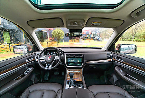 上汽荣威RX8让2018世界杯开幕的那一天很有感觉