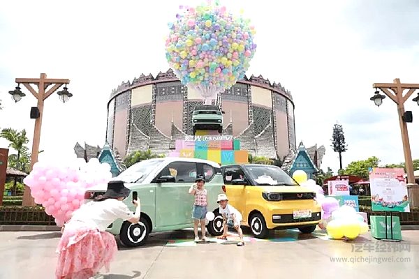 每年有百万体量的传统燃油车为整个制造体系分摊成本，所以在供应链上，宏光MINIEV具有很大优势。