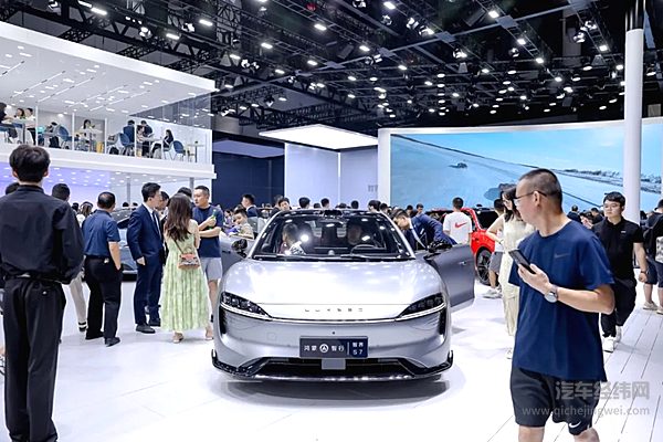 鸿蒙智行携全系华为智驾车型亮相成都车展