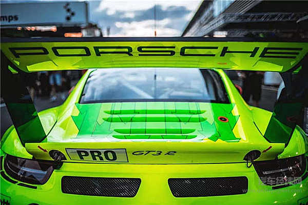 穿越了上千公里，只为看一家轮胎品牌如何在24小时耐力赛上夺冠