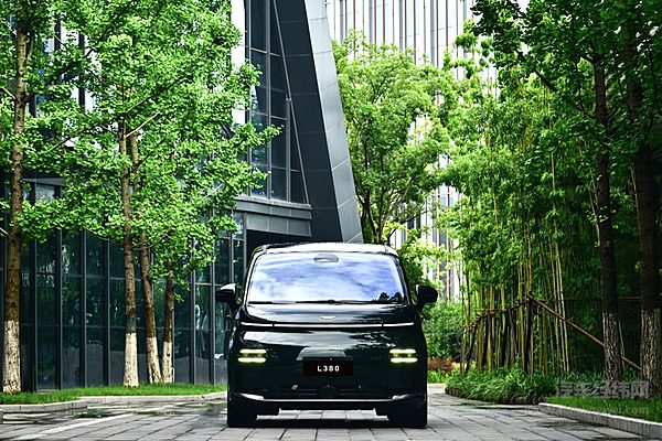 都是新物种 LEVC 380能否挑战小鹏X9？