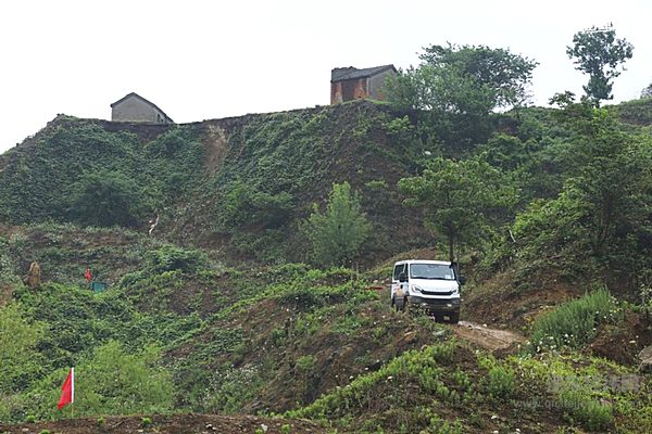 泥泞飞溅中的征服者：依维柯欧霸·山海雨战实录
