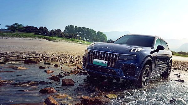 30万级家用SUV对决 领克09 EM-P与理想L7差在智能化？