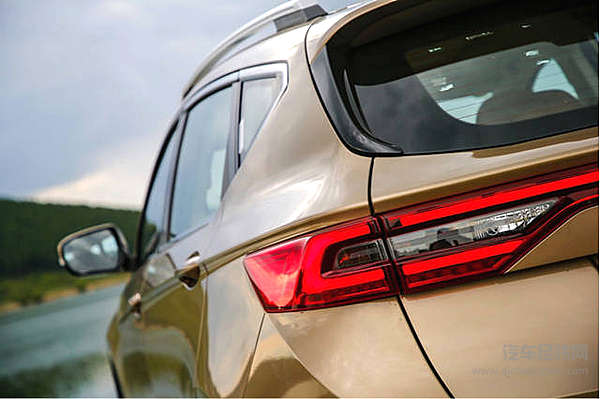 骏派D80能否顺利接过夏利的交接棒？！