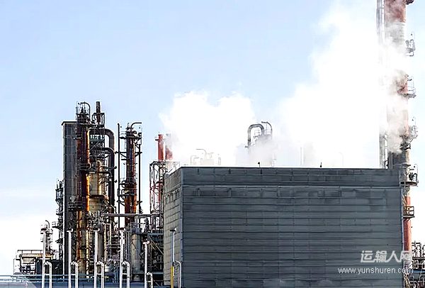 紐約原油漲超7%！霍爾木茲海峽航運(yùn)中斷推高油價(jià)