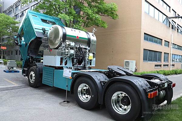 中国科协主席万钢一行莅临未势能源上燃动力园区考察调研