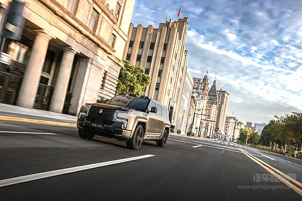 比亚迪三电对决军工品质 仰望U8L鼎世版与猛士917谁更强？