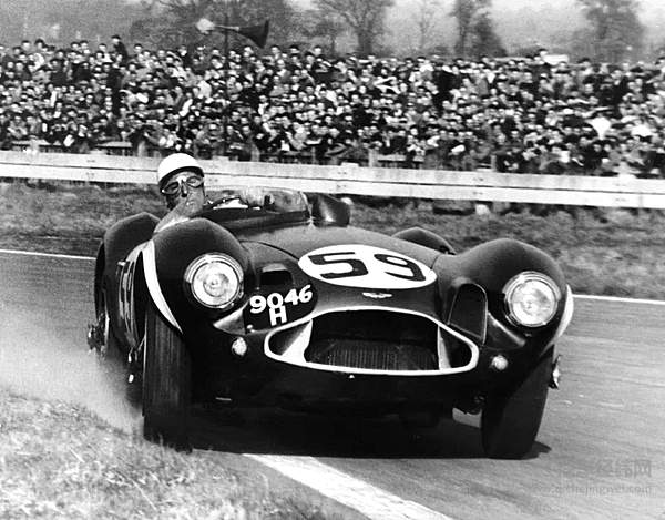 莫斯在古德伍德驾驶阿斯顿马丁DB3S