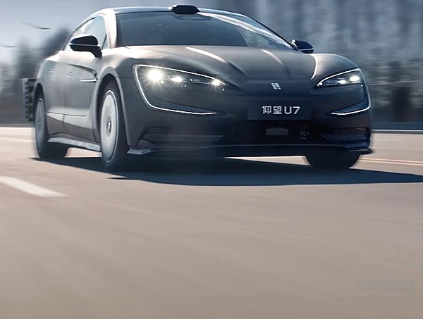 仰望U7|100km/h从容应对侧向追尾