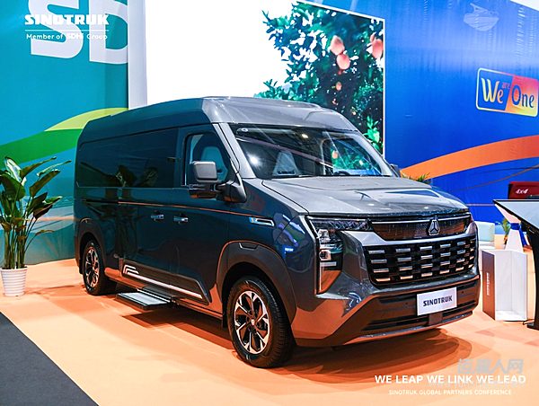 駕趣無(wú)界！中國(guó)重汽以定制化設(shè)計(jì) 解鎖最優(yōu)“舒適方案”！