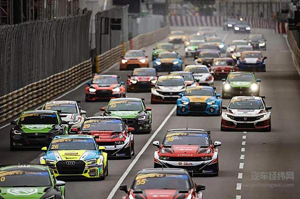 共有12台奥迪RS 3 LMS赛车参与了澳门东望洋大赛的竞逐