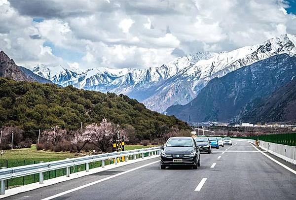 谁说低温电动车续航里程就会“萎”？腾势500这次就要在西藏“跑给你看”