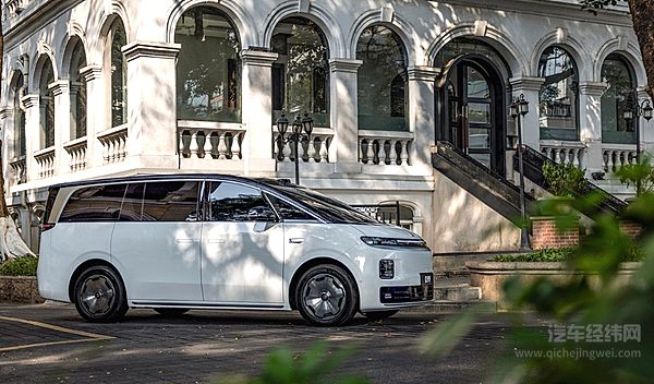 零跑汽车2025年首度实现年度盈利 净利润5.4亿元