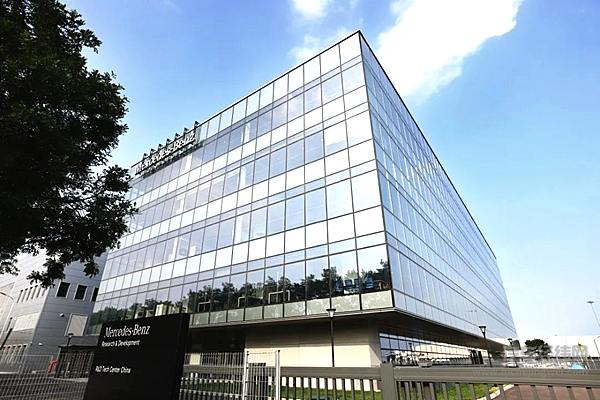戴姆勒携前沿产品阵容亮相中国国际进口博览会