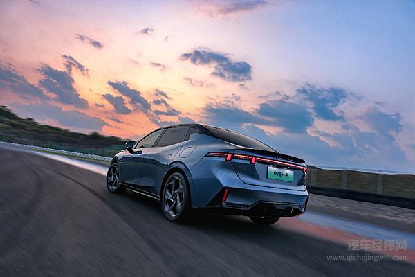 海豹07 DM-i成热门 领克07有没有胜算？