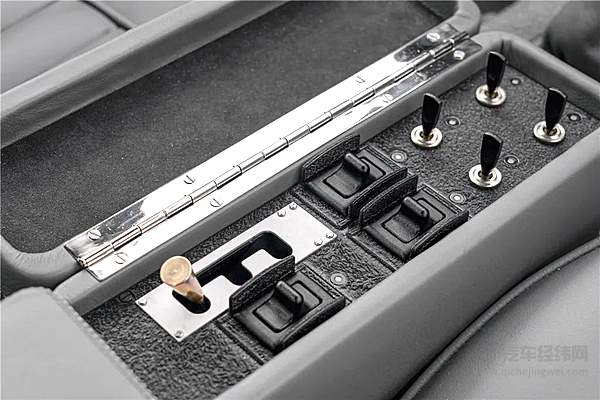 4500小时打造007座驾 竟然藏着这么多秘密“武器”！