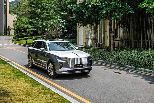 红旗品牌上海车展“旗”放E彩 以变应变开启新征程