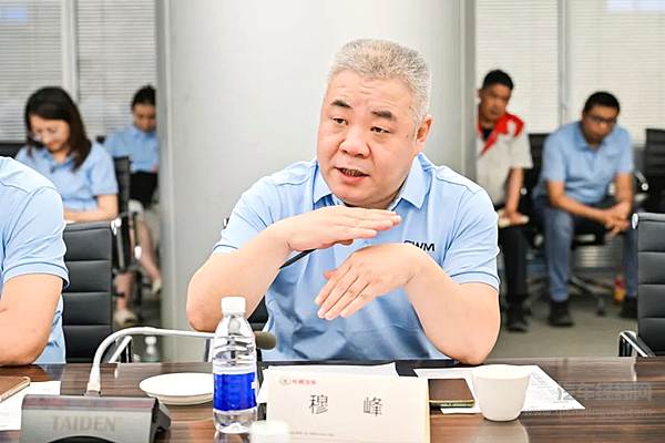 长城汽车总裁穆峰出席技术交流会并发言