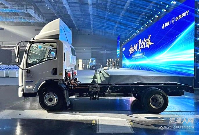 16分鐘快充+450km續(xù)航 乘龍翼威2純電輕卡破局城配運(yùn)輸痛點(diǎn)