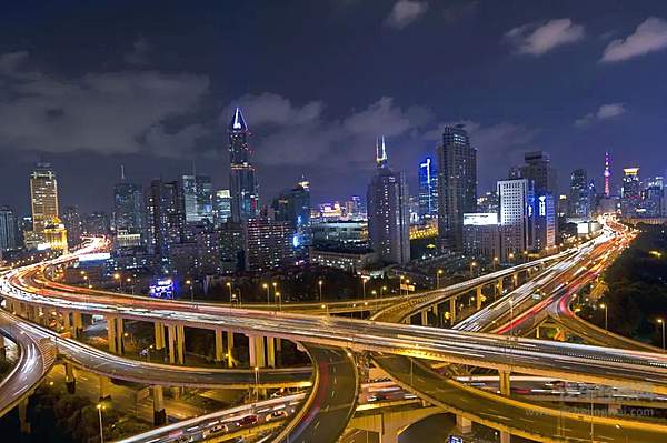 传统主机厂纷纷加入飞行汽车研发大军 飞行汽车是下一个风口？