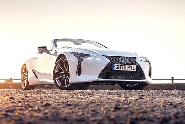 V8大自吸 雷克萨斯LC 500敞篷版一点也不“暴力”