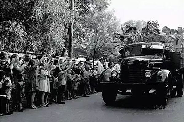 战斗民族汽车工业覆灭记