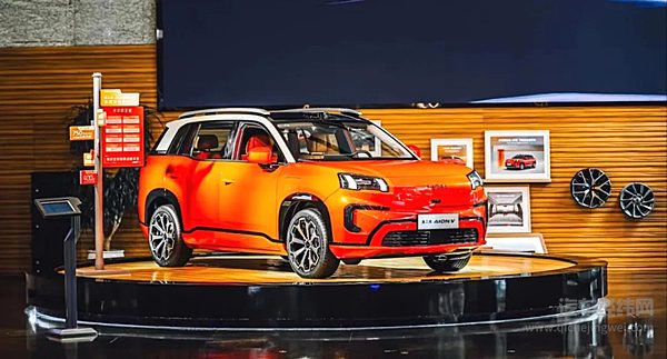 埃安车主杜先生舍身救人 广汽埃安为英雄车主点赞 奖励埃安霸王龙。