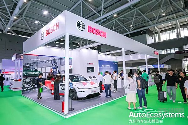 九州汽车生态博览会盛大启幕，首日超10万人前来观展！
