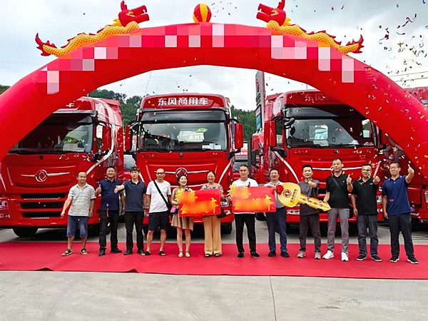 龍行天下以客為先 東風(fēng)龍擎3.0燃?xì)廛囐F陽(yáng)交付！助力云貴煙草物流效能躍升